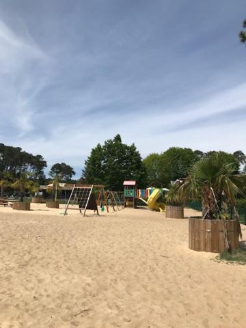 Village Vacances Aux Villages Sous Les Pins Леон Екстериор снимка