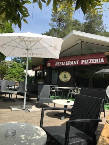 Village Vacances Aux Villages Sous Les Pins Леон Екстериор снимка